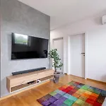 Dream House Aparment Free Parnikg